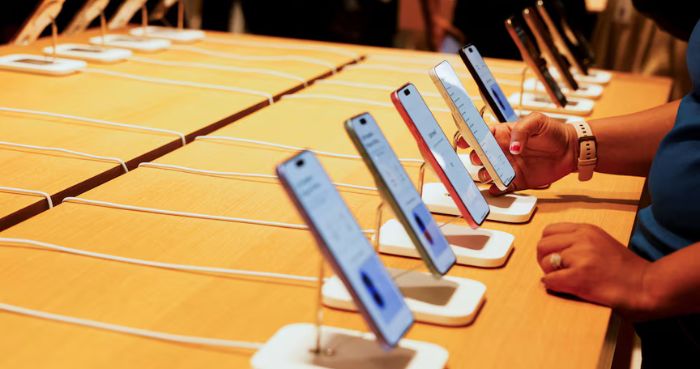 Apple to resist India order to preload state-run app as political outcry builds