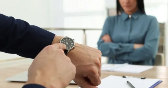 Spanish woman fired for arriving to work 40 minutes early