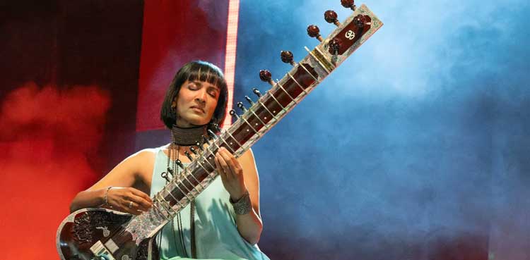 Anoushka Shankar enraged at Air India for her damage
