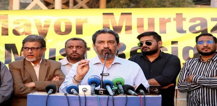 Rs 20 bln collected, no manhole covers: Gulshan Town Chairman accuses KWSC, Mayor