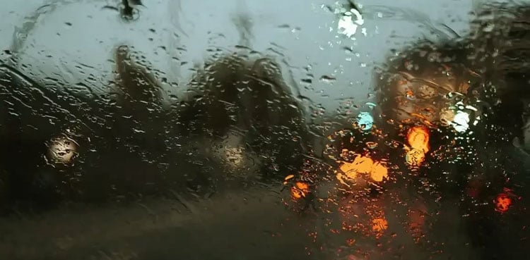 Karachi receives first winter drizzle following PMD forecast