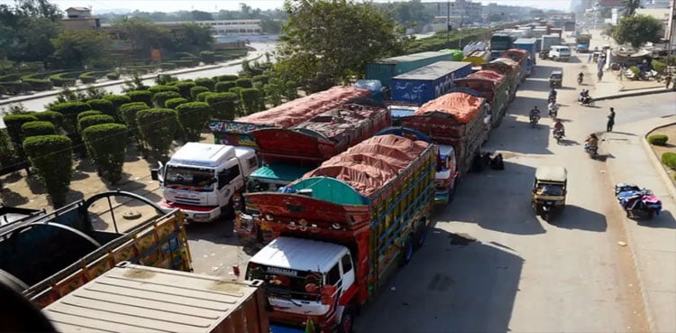 Daytime ban on heavy traffic in Karachi extended for two months
