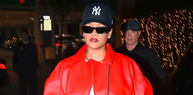 New mom Rihanna steps out in style ahead of holidays
