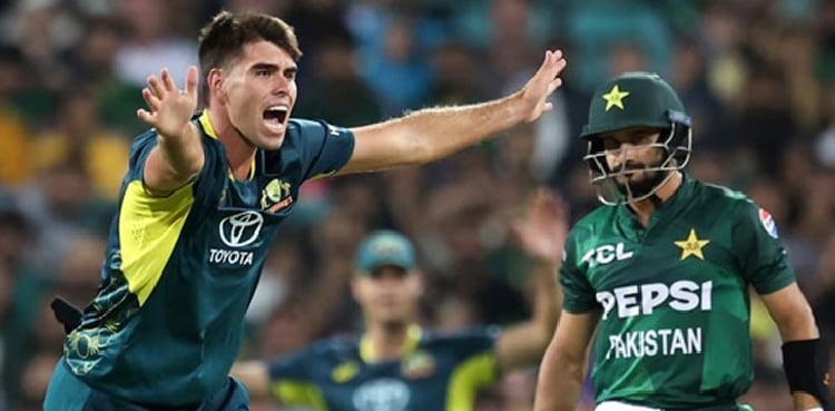 Pakistan opt to bat in first T20I against Australia