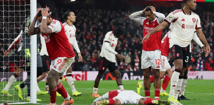 Arsenal miss chance to stretch lead in Liverpool stalemate