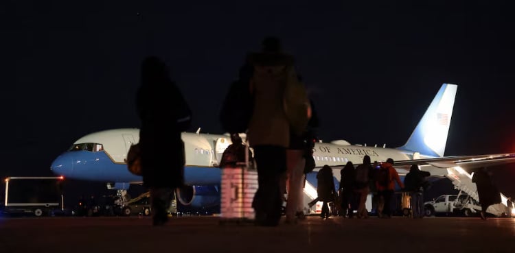 Trump's plane lands safely after 'minor electrical issue,' Davos trip to continue