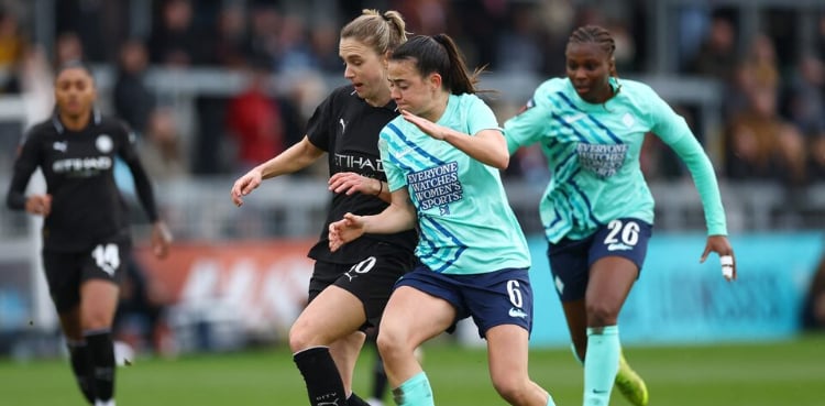 Manchester City go nine points clear in WSL after 2-1 win over London City