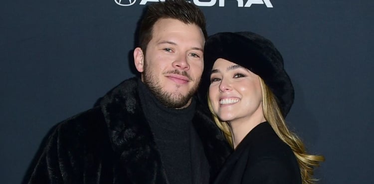 Zoey Deutch finally shows off her diamond ring