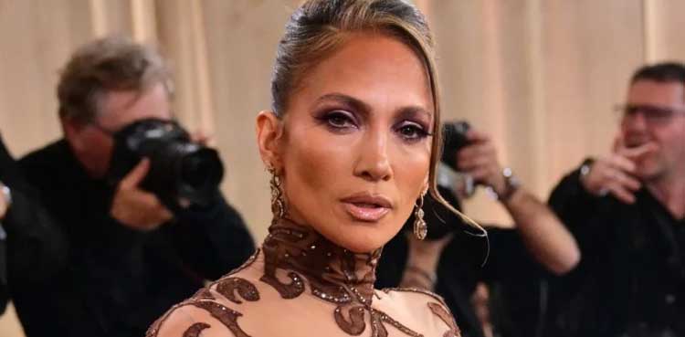 Jennifer Lopez goes viral for special outfit at 2026 Golden Globes