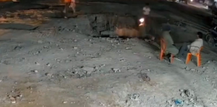 VIDEO: Motorcyclist plunges into sinkhole in Karachi