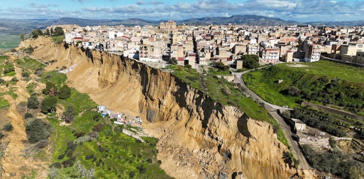 Landslide leaves Sicilian town teetering on cliff edge