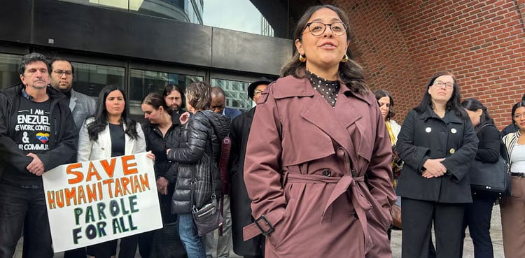 US judge blocks Trump administration's push to end legal status of 8,400 migrants