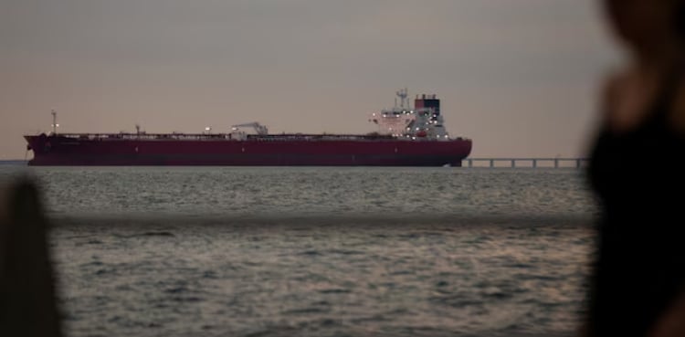 US seeks quick repairs to lift Venezuela oil output, Bloomberg News reports