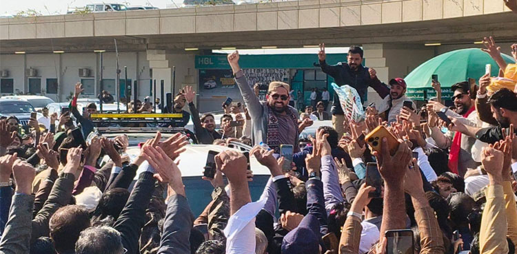 KP CM Sohail Afridi arrives in Karachi as Bilawal directs Sindh govt to allow PTI rally