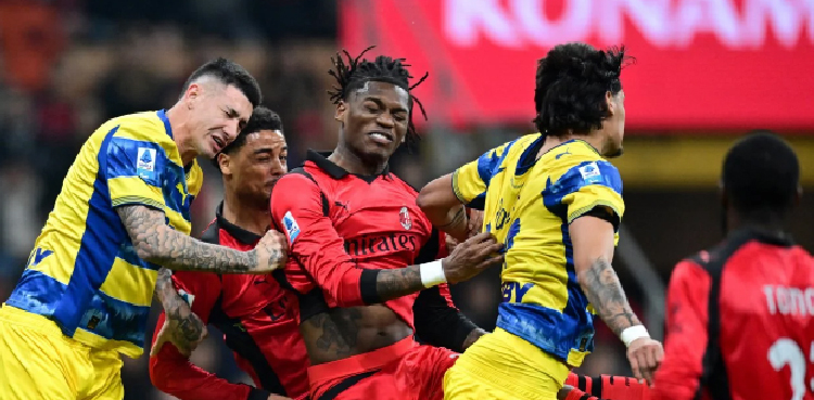 Milan beaten by Parma, Napoli rage at officials