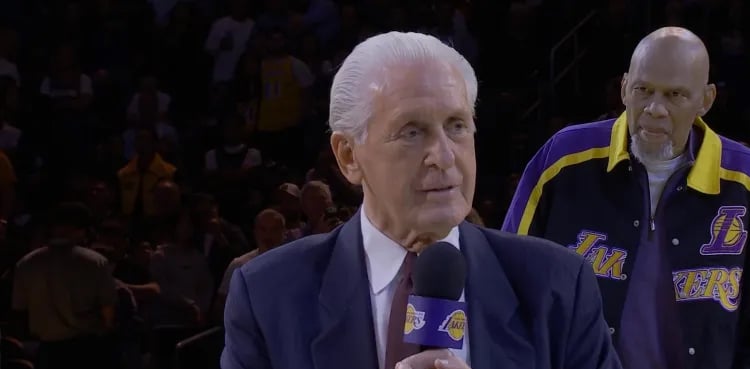 Lakers honor championship coach Riley with statue