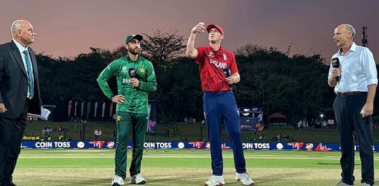 Pakistan opt to bat as Shaheen returns against England