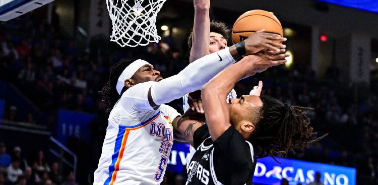 Spurs roll to 11th straight NBA victory