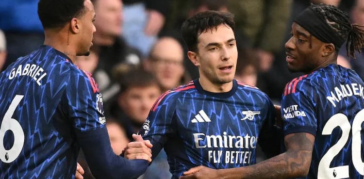 Arsenal stretch Premier League lead as Chelsea, Liverpool stage comebacks