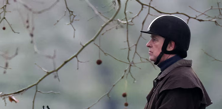 Andrew hands back Norwegian royal order