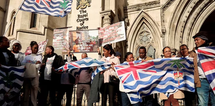 Britain issues removal orders to four who landed on Chagos atoll