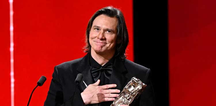 Jim Carrey's public appearance sends fans into shock