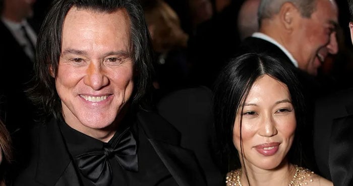 Jim Carrey thanks Min Ah as he receives Lifetime Honor in Paris