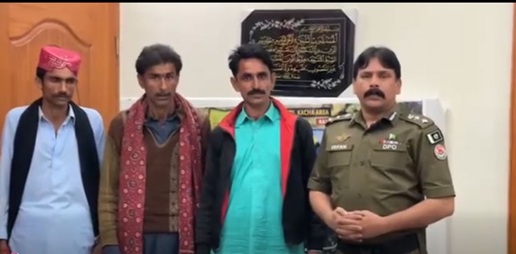 Katcha dacoit Sattar Kosh, carrying Rs2.5mn bounty, surrenders