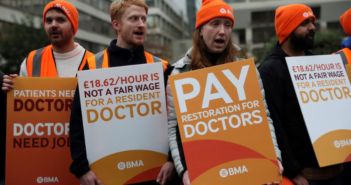 Keir Starmer gives doctors' union 48 hours to reconsider pay and workforce deal