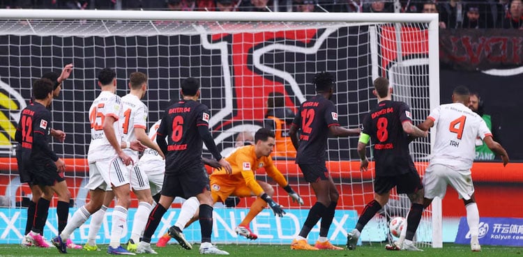 Nine-man Bayern come from behind to rescue 1-1 draw at Leverkusen