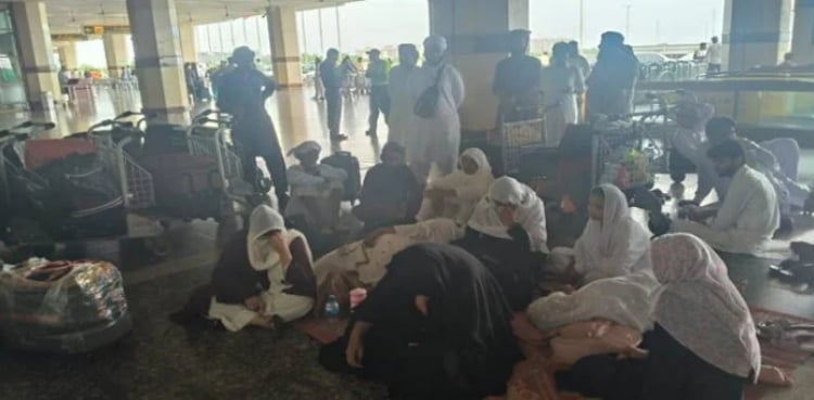 Private Airline flight delay leaves 180 passengers stranded