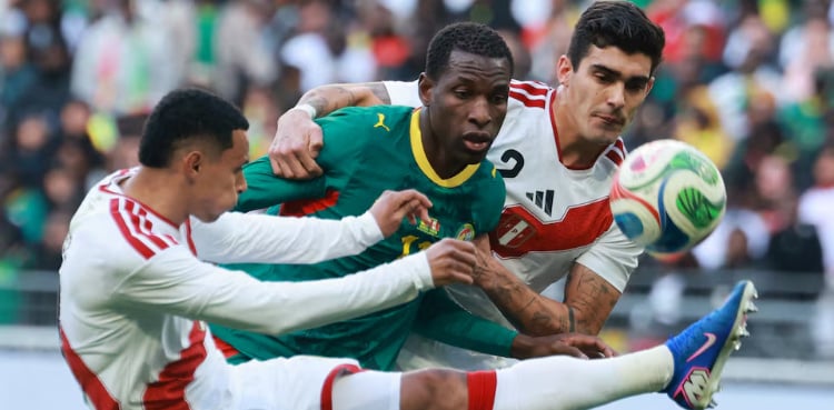 Defiant Senegal display Afcon trophy before beating Peru in friendly