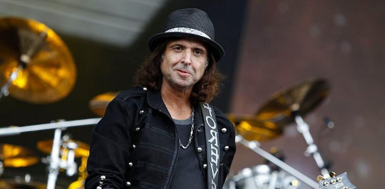 Phil Campbell: Motörhead guitarist passes away at 64
