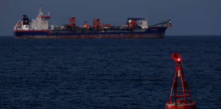 Non-Iran tanker transits Hormuz with transponder on: Marine Traffic
