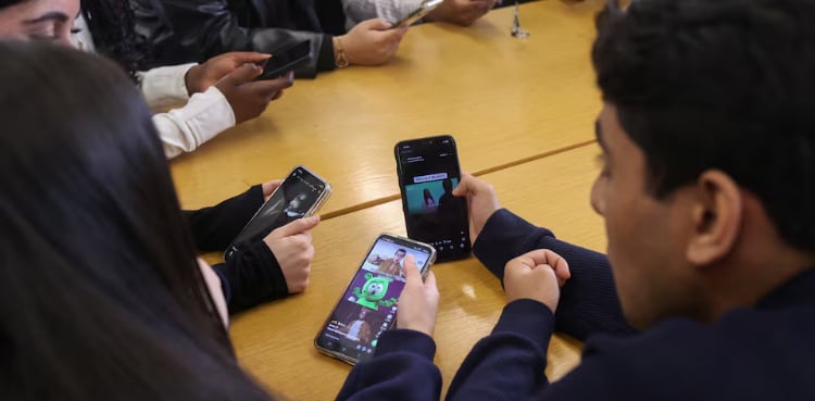 UK joins global push to rein in children's screen use