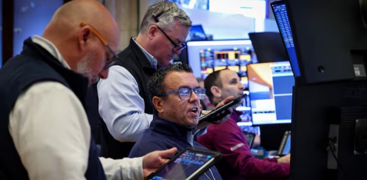 Wall Street ends higher as traders return to AI stocks
