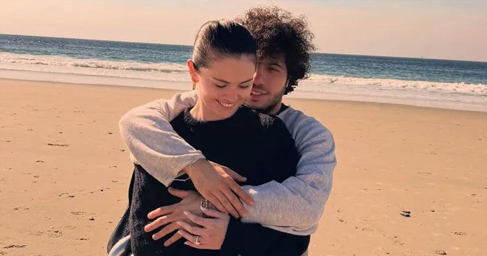 Selena Gomez melts hearts with beach hug photo featuring Benny Blanco