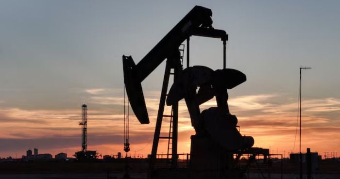 Oil prices climb as Hormuz stays shut ahead of Trump deadline