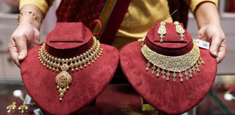 Gold slips as dollar firms, US-Iran peace talks falter