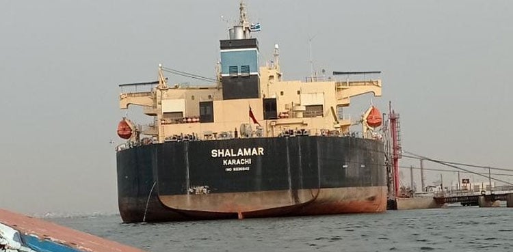 Pakistani tanker ‘Shalamar’ crosses Strait of Hormuz amid U.S. naval blockade
