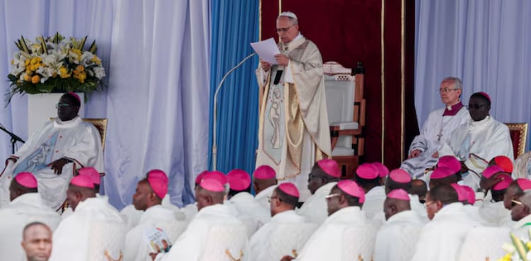  Pope Leo downplays feud with Trump, says 'not in my interest' to debate him