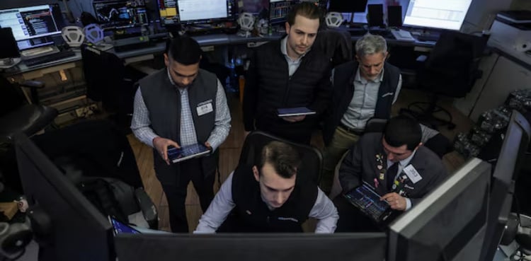 Wall St clings to gains as investors assess US-Iran negotiations, threats