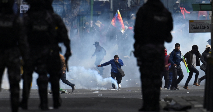 Police, protesters clash in new marches against Bolivian President Rodrigo Paz