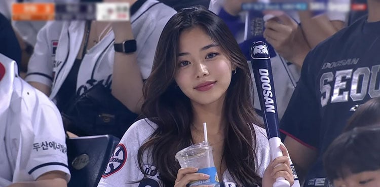 Create Your Own AI Stadium Video: Join the Korean Trend!