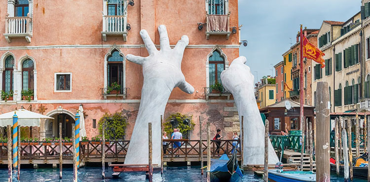 Venice Biennale jury resigns against participation of Russia and Israel