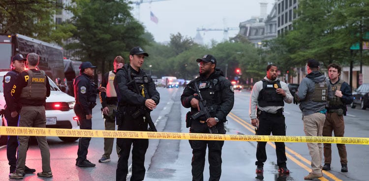 Suspect dies after trading gunfire with officers near White House, Secret Service says