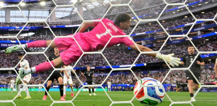 Iran snatch draw in World Cup opener