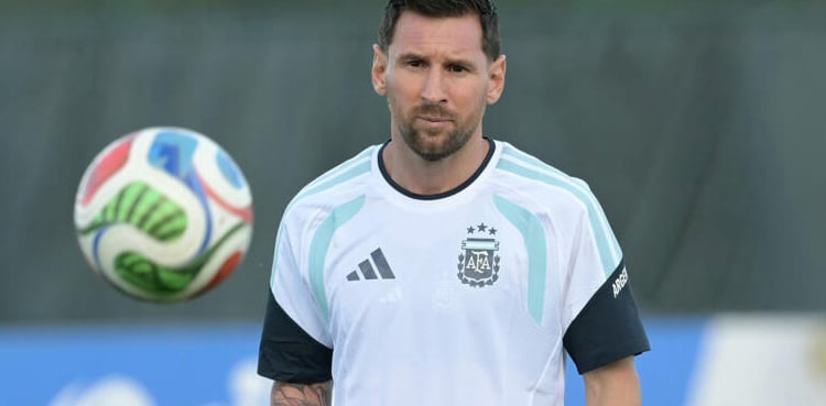 Heavyweights Argentina and France start World Cup quests