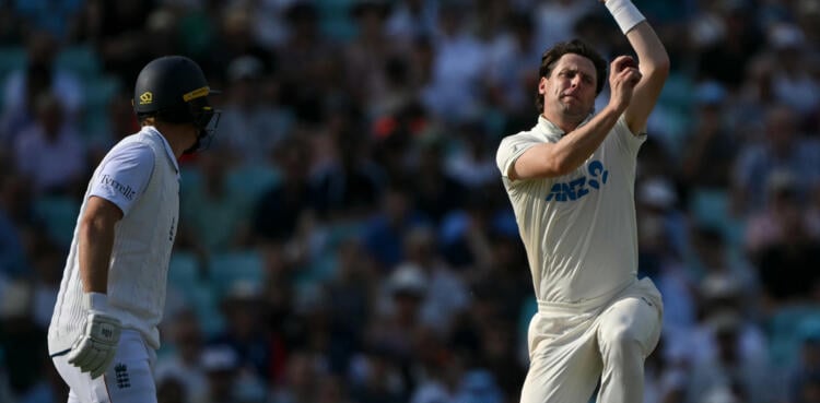 New Zealand’s Henry rocks England after Phillips century
