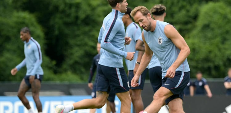 England, Ghana eye last 32 as Portugal look for lift-off